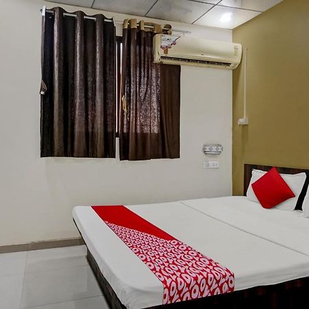 Oyo Flagship Sai Satyam Lodge Pune Exterior foto