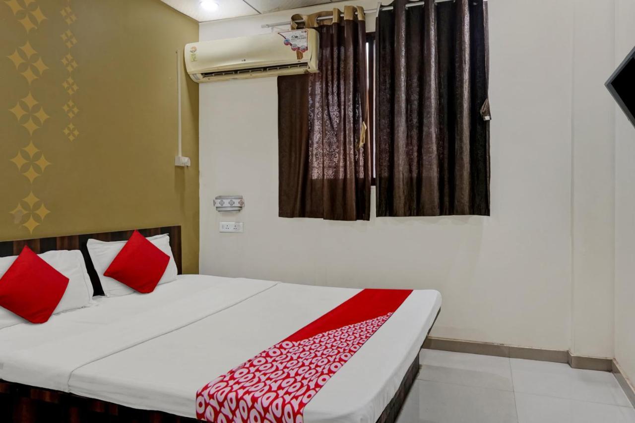 Oyo Flagship Sai Satyam Lodge Pune Exterior foto